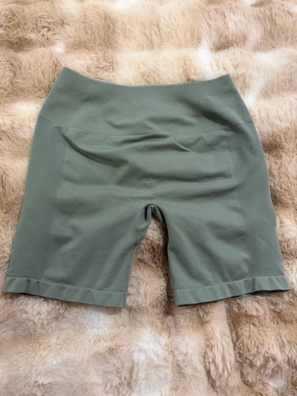 Aurola influence workout shorts seamless scrunch butt 5.5 inseam medium